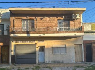 Casa · 161m² · 5 Ambientes · 1 Cochera · Casa en San Lorenzo Al 500 - Sarandi Venta