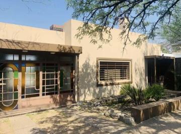 Casa de 10 ambientes, Córdoba · Vendo - Casa Para Uso Comercial (Hospedaje/oficinas/consultorios)