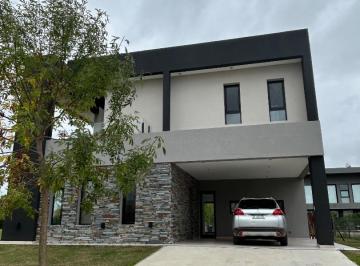 Casa · 280m² · 5 Ambientes · 6 Cocheras · Casa en Venta en Araucarias Puertos del Lago Escobar