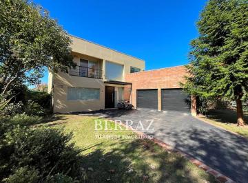 Casa · 290m² · 6 Ambientes · 2 Cocheras · Casa Venta 6 Ambientes en Santa Maria de Los Olivos Malvinas Argentinas Lote de 1097 m²