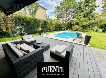 Casa · 230m² · 6 Ambientes · Casa en Solar del Bosque Venta