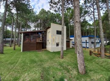 Casa · 181m² · 5 Ambientes · 1 Cochera · Moderna Casa en Venta en Pinamar Norte