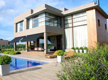 Casa · 450m² · 3 Dormitorios · 2 Cocheras · Espectacular Casa en Venta en Barrio Nautico Albanueva, Tigre