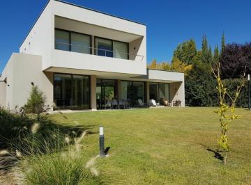 Casa de 7 ambientes, Vistalba · Casa en Vistalba Country - Quincho Cerrado - Pileta