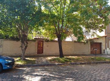 Casa · 4 Ambientes · 2 Cocheras · Casa en Banfield