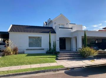 Casa de 8 ambientes, Godoy Cruz · 5 Hab/5 Baños/piscina/b°palmares
