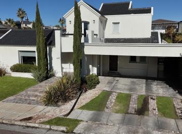 Casa · 413m² · 8 Ambientes · 2 Cocheras · 5 Hab/5 Baños/piscina/b°palmares