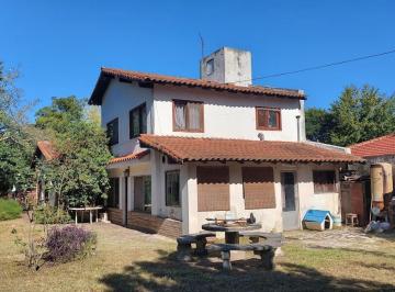Casa · 194m² · 5 Ambientes · Casa en López Camelo