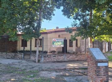 Casa · 80m² · 4 Ambientes · 1 Cochera · Casa en Venta! - Barranqueras