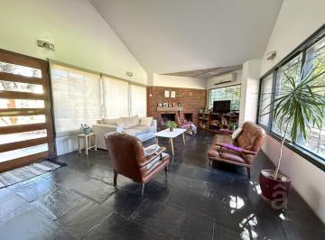Casa · 230m² · 4 Ambientes · 4 Cocheras · Casa de Diseño en Venta en Villa Ballester - Zona Hölters
