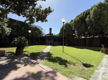 Casa · 230m² · 4 Ambientes · 4 Cocheras · Casa en Venta en Villa Ballester - Zona Hölters