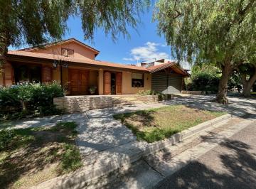 Casa · 320m² · 4 Dormitorios · 2 Cocheras · Barrio Dalvian
