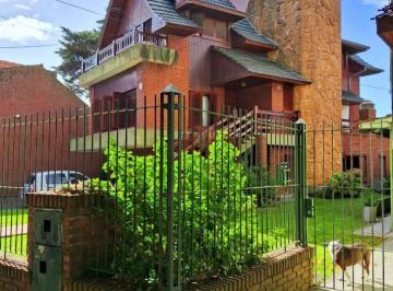 Casa · 352m² · 10 Ambientes · 2 Cocheras · Importante Chalet Sobre 2 Lotes - 10 Ambientes - Divino Rostro