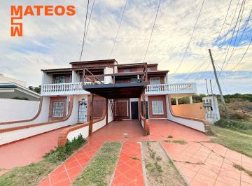 Casa de 5 ambientes, Mar del Tuyú · Triplex Al Frente de 5 Ambientes Sobre Calle Asfaltada Zona Céntrica