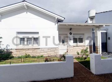 Casa · 140m² · 5 Ambientes · 3 Cocheras · Venta Casa 3 Amb Amplio Patio Mas Dpto 3 Amb