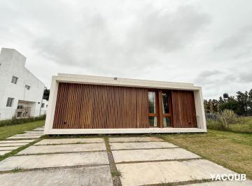 Casa · 123m² · 4 Ambientes · 2 Cocheras · Casa en Venta - 3 Dorm. 1 Baños - 850 m² - Sicardi