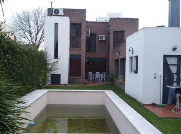 Casa · 214m² · 5 Ambientes · 1 Cochera · Casa en Venta - 4 Dorm. 4 Baños - Cochera - 330 m² - La Plata