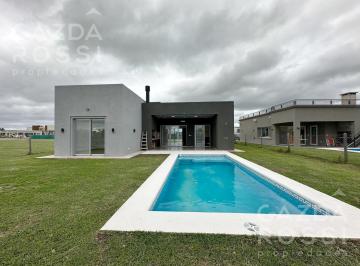 Casa · 150m² · 6 Ambientes · 2 Cocheras · Hermosa Casa en San Felipe