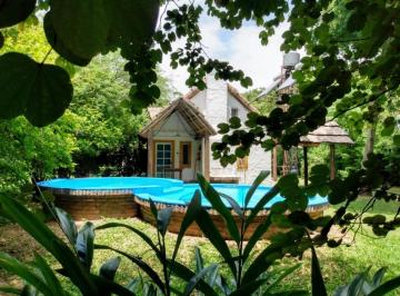Casa · 300m² · 10 Ambientes · 6 Cocheras · Casa en Venta