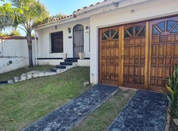 Casa · 143m² · 3 Ambientes · 1 Cochera · Se Vende Casa de 2 Dorm. Mas Depto de 1 Dormitorio en Barrio Parque Capita