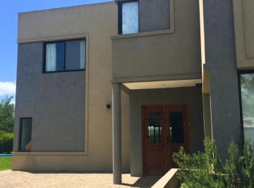 Casa · 275m² · 5 Ambientes · 1 Cochera · Casa en Barrio Cerrado El Canton Islas