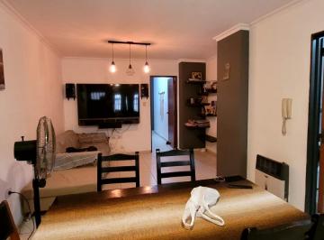 Departamento · 80m² · 3 Ambientes · Departamento en Venta en Calle 27 de Abril 2 Dorm. y Patio!