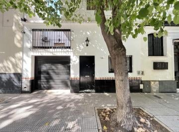 Casa · 205m² · 6 Ambientes · 1 Cochera · Venta - Parque Chacabuco - Casa - Lote Propio - 3 Plantas - Garage y Quincho - Apto Credito Hipotecar