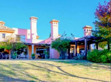 Casa · 410m² · 4 Ambientes · 6 Cocheras · Casa en Venta La Tahona 3 Dorm. 4baños Losa Parque