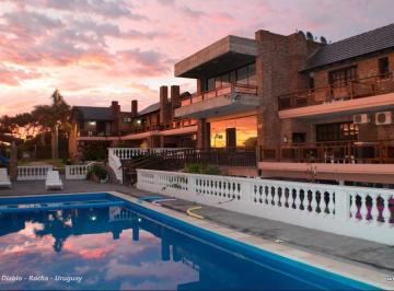 Edificio · 1100m² · 1 Ambiente · Hotel en Punta del Diablo