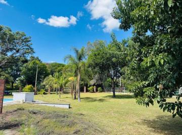 Quinta vacacional · 145m² · 1 Dormitorio · Gran Terreno con Pileta de Natacion (Quincho)