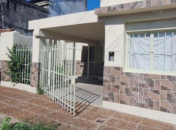Casa · 89m² · 4 Ambientes · Oportunidad - Casa - Roque Saenz Peña 1823