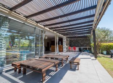 Quinta vacacional · 118m² · 1 Dormitorio · 2 Cocheras · ¡Propiedad Única en El Corazón de B° Las Paltas!
