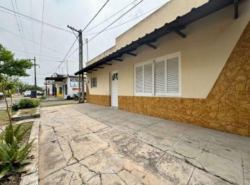Bodega-Galpón · 194m² · Galpon con Anexo Sobre Calle Roca Barrio Chapero