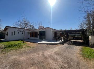 Casa · 220m² · 8 Ambientes · 2 Cocheras · Venta Casa Guaymallén Apta Crédito Semiprivado