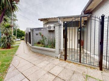 Casa · 94m² · 4 Ambientes · 1 Cochera · Casa en Venta Boulogne 4 Amb Cochera y Patio