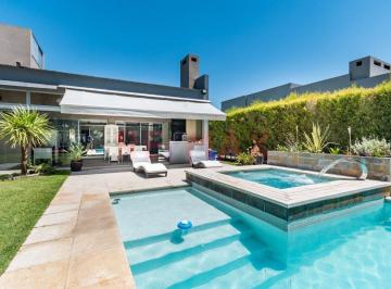 Casa · 140m² · 4 Ambientes · 2 Cocheras · Venta Casa en Country Las Golondrinas 4 Amb Hudson
