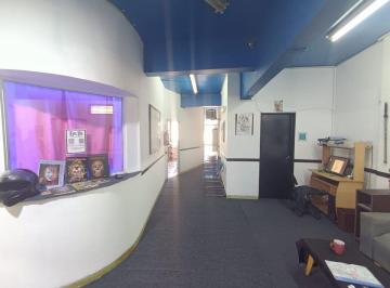 Oficina comercial · 140m² · Venta, Local con Amplio Patio. Flores