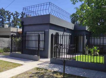 Casa · 90m² · 4 Ambientes · 2 Cocheras · Venta Casa 4 Amb en Excelente Estado Apto Credito