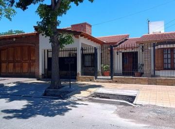 Casa · 124m² · 4 Ambientes · 1 Cochera · Casa en Venta en Sexta Sección, Ciudad