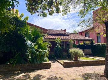 Casa · 290m² · 5 Ambientes · 2 Cocheras · Terreno/casa en Venta San Isidro