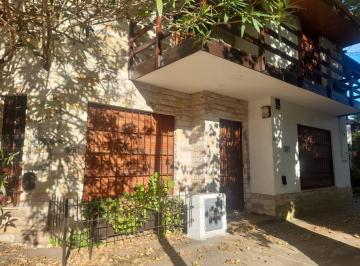 Casa · 4 Ambientes · Duplex en Esquina con 3 Dorm.