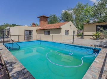 Casa · 150m² · 5 Ambientes · 2 Cocheras · Venta Don Torcuato Casa 5 Amb Pileta y Gran Parque