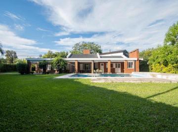 Casa · 165m² · 8 Ambientes · 2 Cocheras · Venta Casa de 4 Dorm. con Piscina - Colastiné