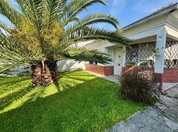 Casa · 300m² · 2 Ambientes · 2 Cocheras · Casa en Venta en Lomas de Zamora Jardin y Cochera