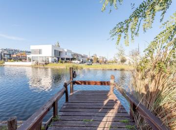 Casa · 400m² · 6 Ambientes · 1 Cochera · Alquiler Casa Nuevo Quilmes Laguna 6 Ambientes