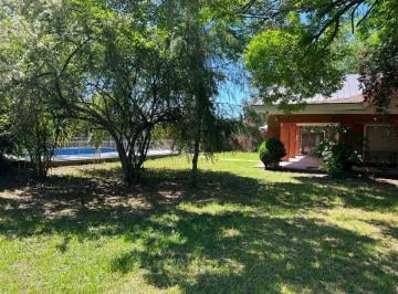 Casa · 125m² · 3 Ambientes · 3 Cocheras · Venta Casa Quinta con Pileta en Florencio Varela