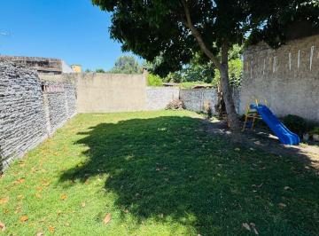Casa · 121m² · 3 Ambientes · 1 Cochera · Venta Casa Apta Credito F. Varela Centro