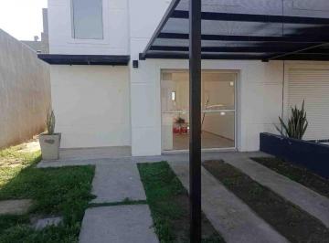 Casa · 96m² · 3 Ambientes · 1 Cochera · Venta Duplex 2 Dorm Manantiales con Renta