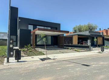 Casa · 160m² · 5 Ambientes · 2 Cocheras · Venta Casa en La Luisita 3 Dorm. 3 Baños. pileta
