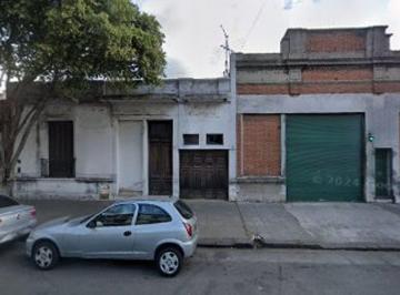 Casa · 200m² · 4 Ambientes · 1 Cochera · Venta Retasada Casa Lote Demoler o Refaccionar